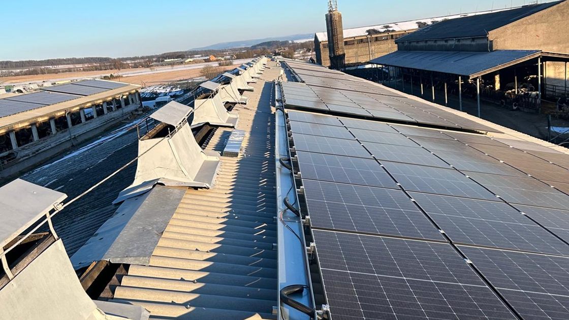 Fotovoltaická elektrárna na střeše zemědělské haly, realizace Energy 4 Home